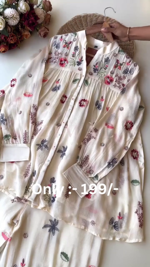 Elegance in Bloom ? White Floral Embroidered Boho Blouse
