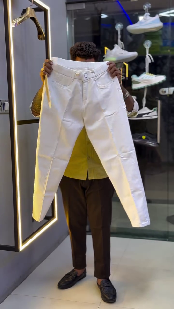 Men Loose Fit Pleated Trousers - Image 2