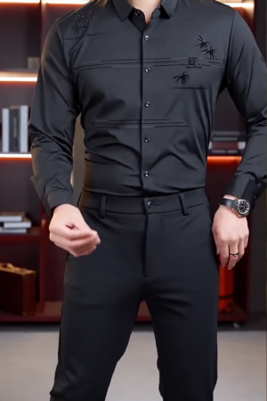 Men Regular Fit Solid Spread Collar Formal Shirt
